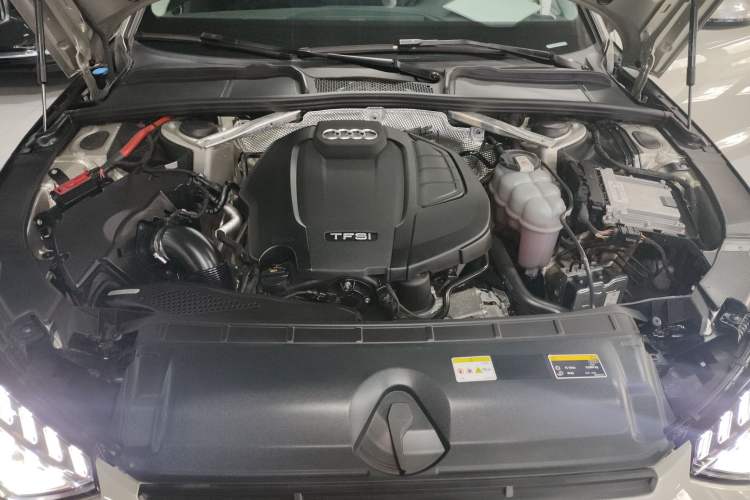 Used Audi A4L 2022 40 TFSI Fashion Dynamic Model Engine Bay