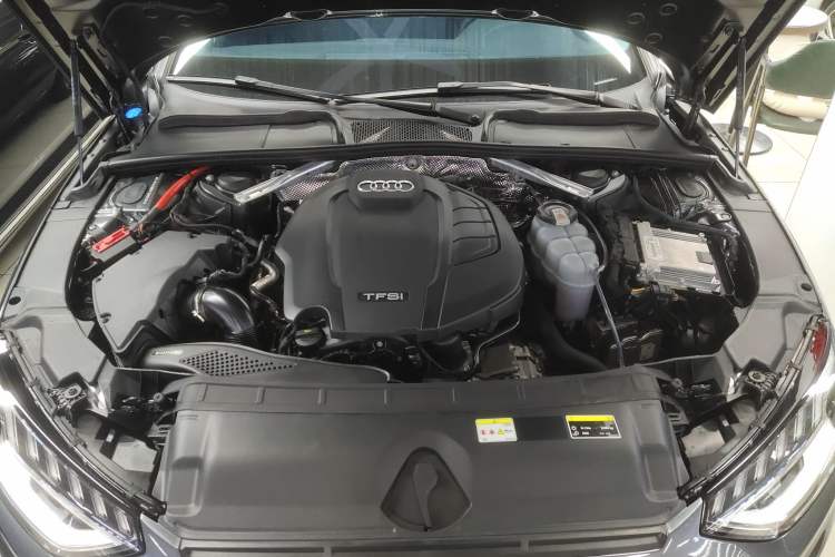 Used Audi A4L 2022 40 TFSI Fashion Dynamic Model Engine Bay