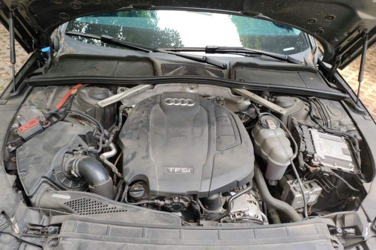 Used Audi A4L 2022 40 TFSI Luxury Dynamic Model Engine Bay