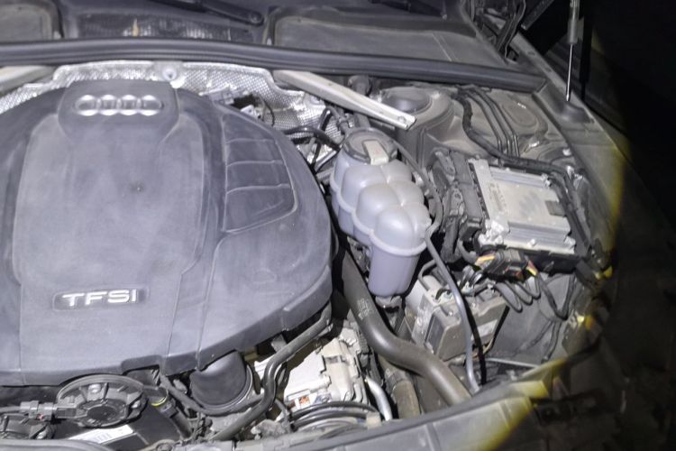 Used Audi A4L 2022 40 TFSI Luxury Dynamic Model Engine Bay Left