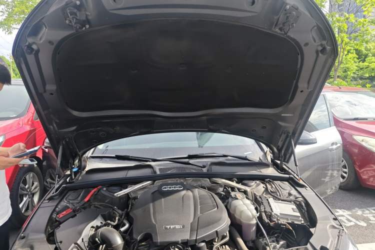 Used Audi A4L 2022 40 TFSI Fashion Dynamic Model Engine Bay