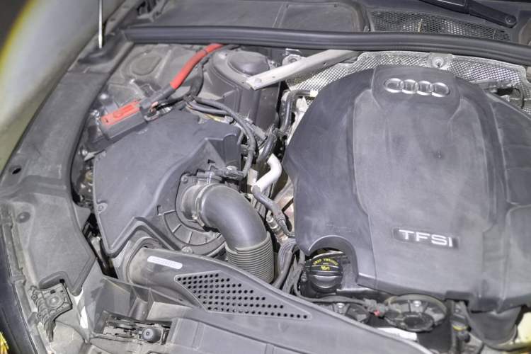 Used Audi A4L 2022 40 TFSI Luxury Dynamic Model Engine Bay Right