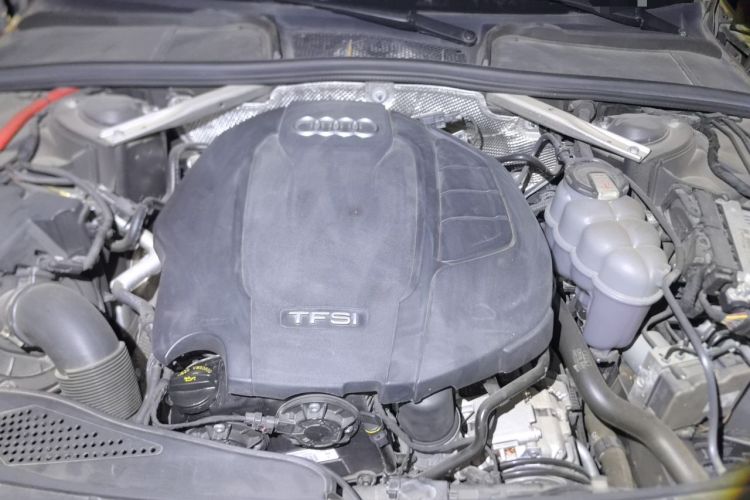 Used Audi A4L 2022 40 TFSI Luxury Dynamic Model Engine Bay