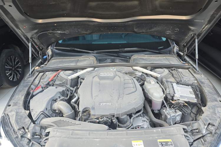 Used Audi A4L 2022 40 TFSI Fashion Dynamic Model Engine Bay