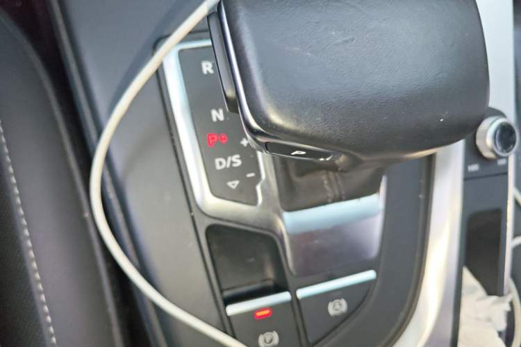 Used Audi A4L 2022 40 TFSI Fashion Dynamic Model Gear Lever