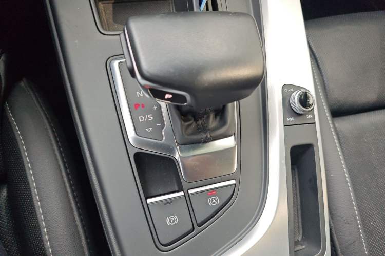Used Audi A4L 2022 40 TFSI Fashion Dynamic Model Gear Lever
