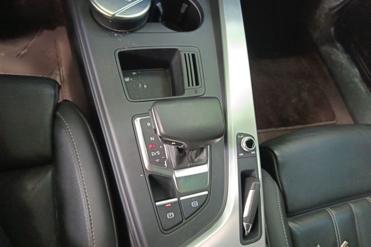 Used Audi A4L 2022 40 TFSI Fashion Dynamic Model Gear Lever