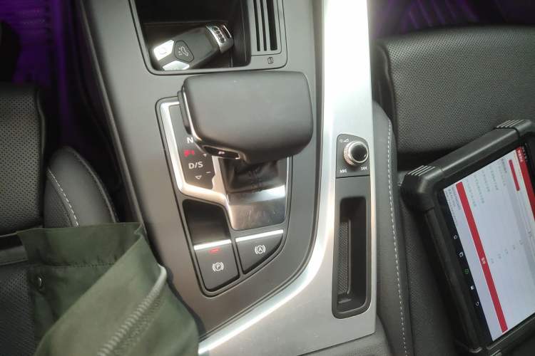 Used Audi A4L 2022 40 TFSI Fashion Dynamic Model Gear Lever