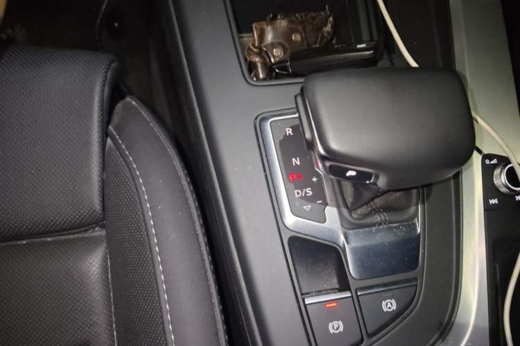 Used Audi A4L 2022 40 TFSI Fashion Dynamic Model Gear Lever