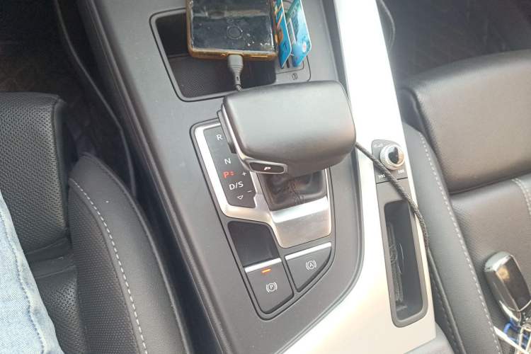 Used Audi A4L 2022 40 TFSI Fashion Dynamic Model Gear Lever