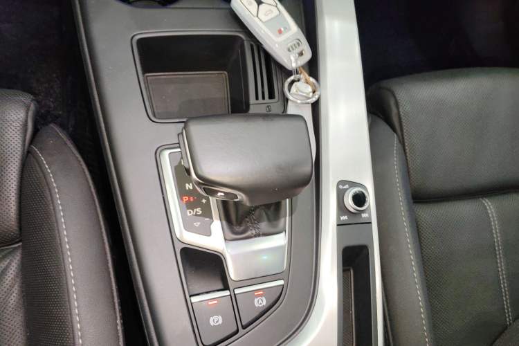 Used Audi A4L 2022 40 TFSI Fashion Dynamic Model Gear Lever