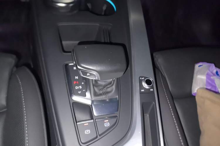 Used Audi A4L 2022 40 TFSI Luxury Dynamic Model Gear Lever