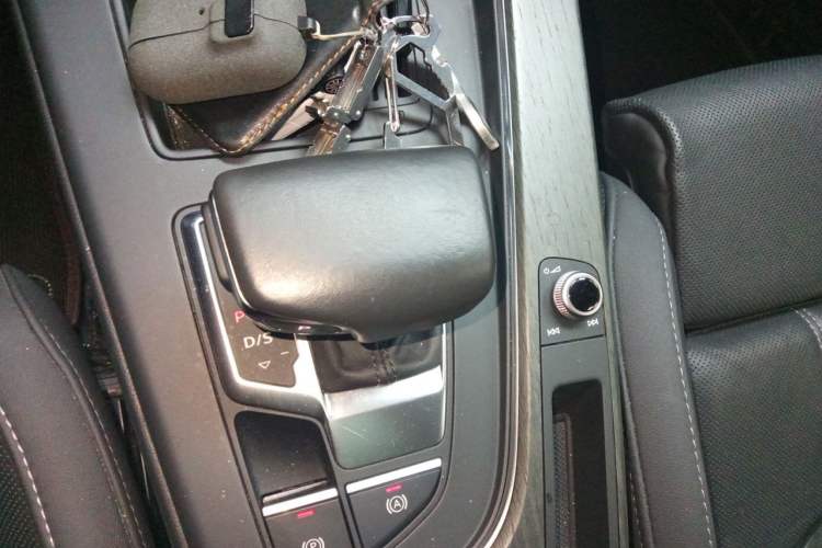 Used Audi A4L 2022 40 TFSI Fashion Dynamic Model Gear Lever