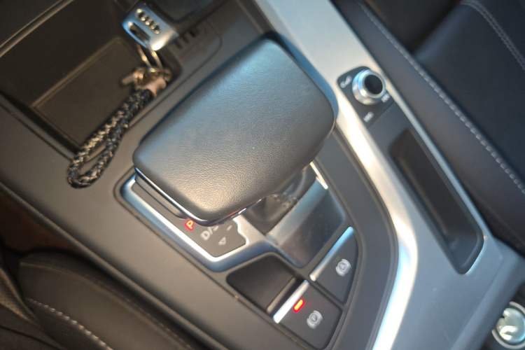 Used Audi A4L 2022 40 TFSI Fashion Dynamic Model Gear Lever