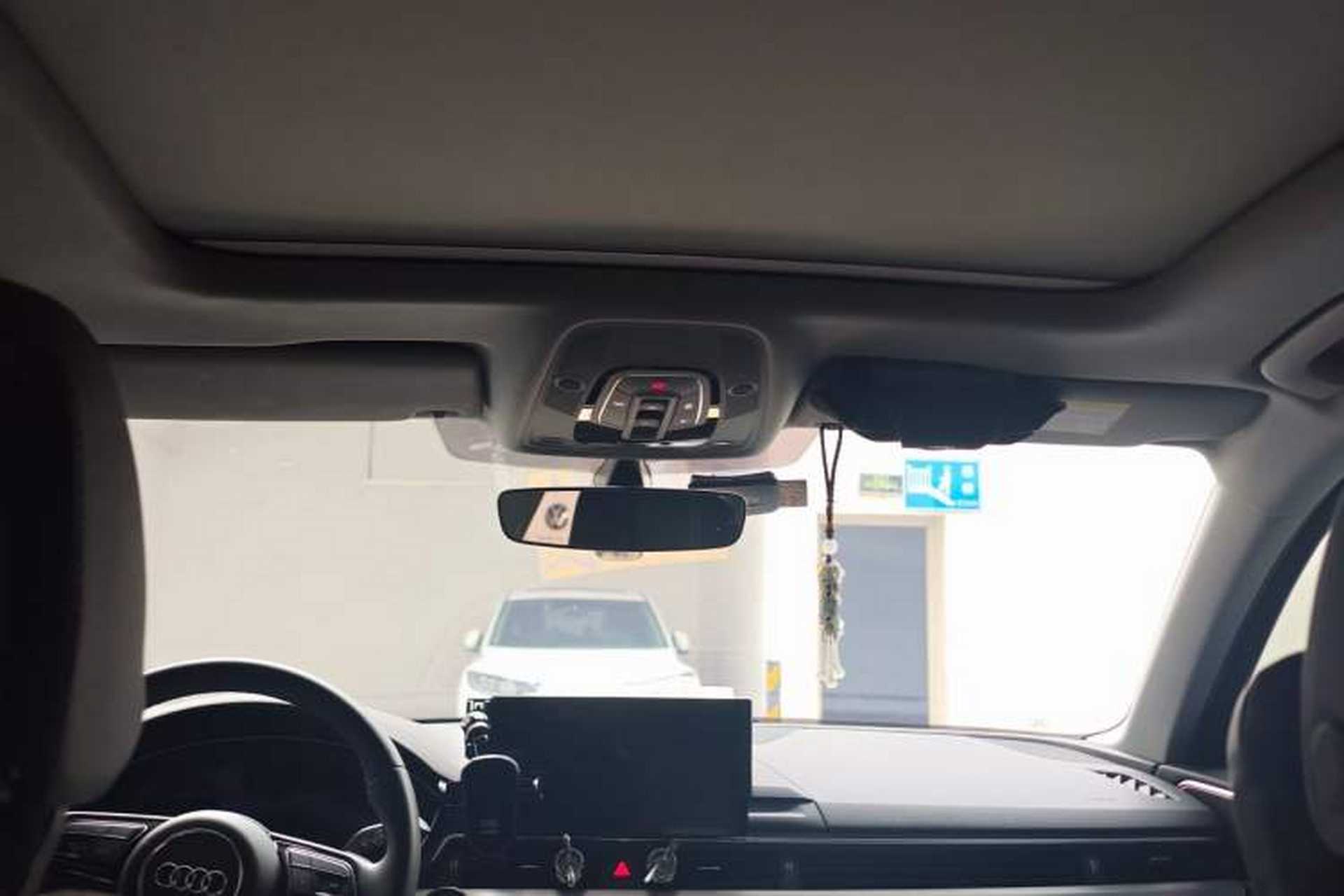 Used Audi A4L 2022 40 TFSI Luxury Dynamic Model Headliner