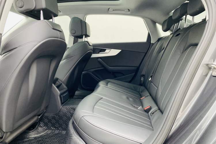 Used Audi A4L 2022 40 TFSI Fashion Dynamic Model Interior 4