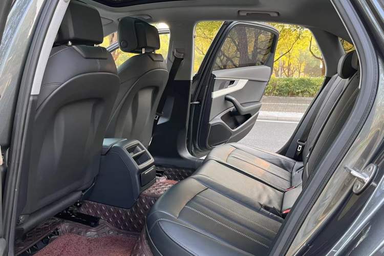 Used Audi A4L 2022 40 TFSI Fashion Dynamic Model Interior 4