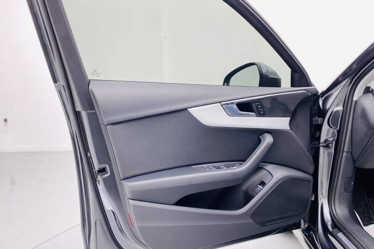 Used Audi A4L 2022 40 TFSI Fashion Dynamic Model Interior 6