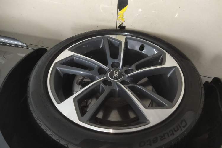 Used Audi A4L 2022 40 TFSI Fashion Dynamic Model Left Front Wheel Hub