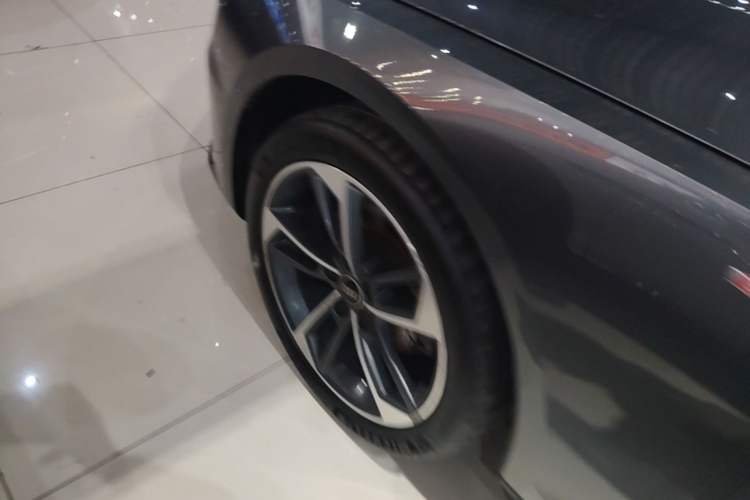 Used Audi A4L 2022 40 TFSI Fashion Dynamic Model Left Front Wheel Hub
