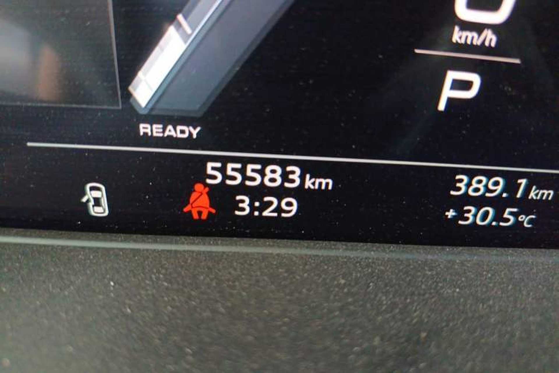 Used Audi A4L 2022 40 TFSI Fashion Dynamic Model Odometer Close Up