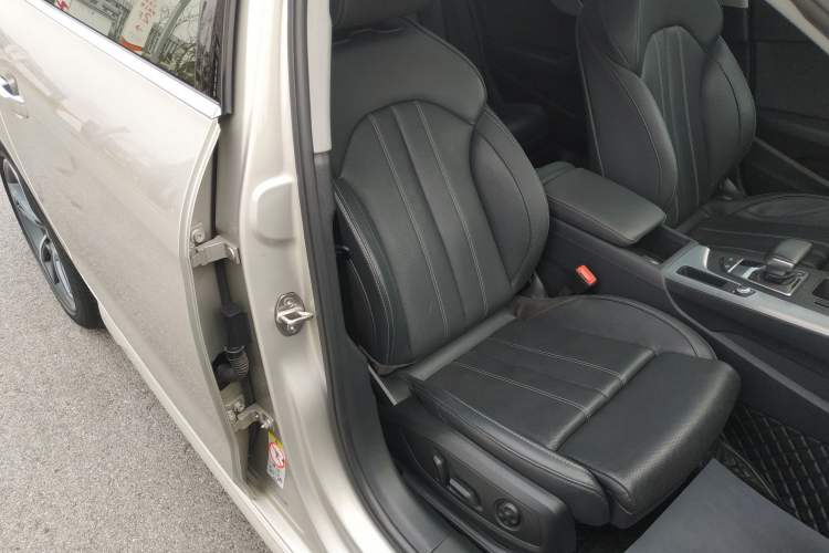 Used Audi A4L 2022 40 TFSI Fashion Dynamic Model Right Front Seat