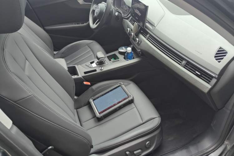 Used Audi A4L 2022 40 TFSI Stylish and Elegant Edition Right Front Seat