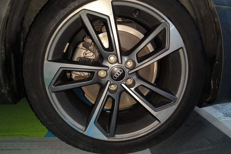 Used Audi A4L 2022 40 TFSI Fashion Dynamic Model Right Front Wheel Hub