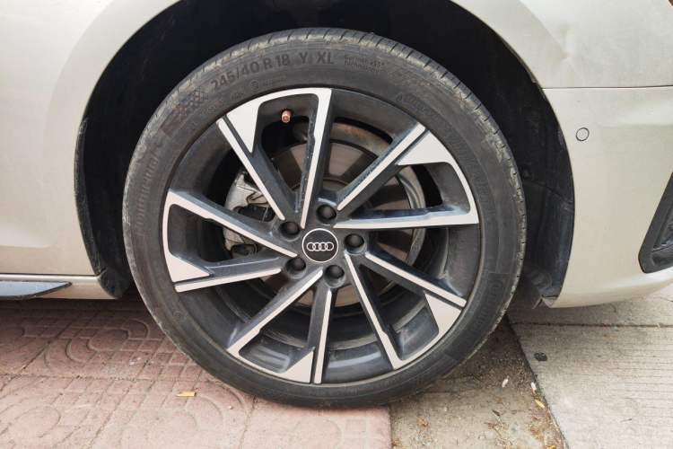 Used Audi A4L 2022 40 TFSI Luxury Dynamic Model Right Front Wheel Hub