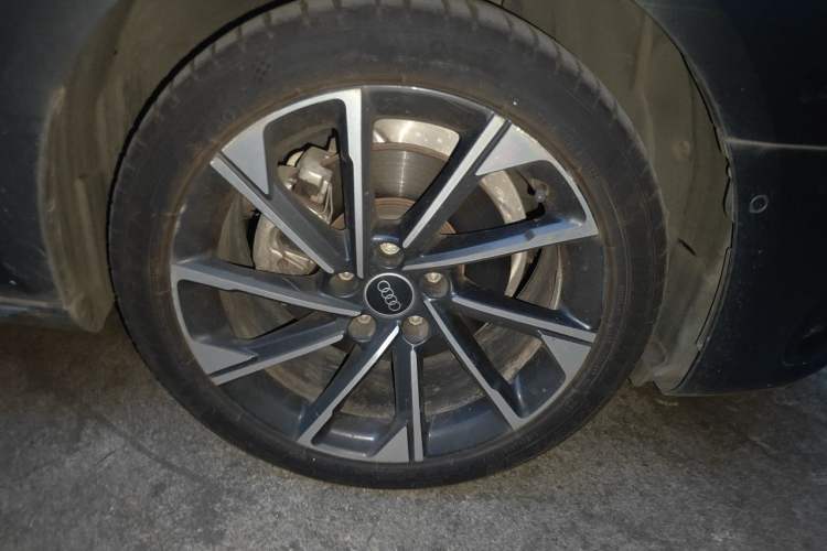 Used Audi A4L 2022 40 TFSI Luxury Dynamic Model Right Front Wheel Hub