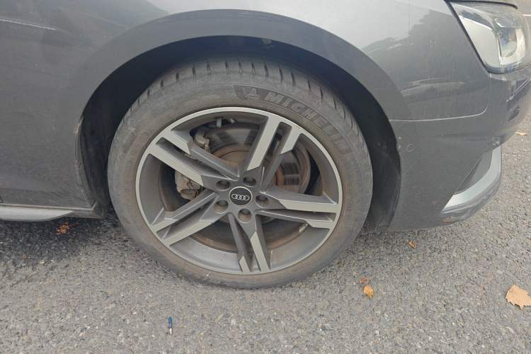 Used Audi A4L 2022 40 TFSI Luxury Prestige Edition Right Front Wheel Hub
