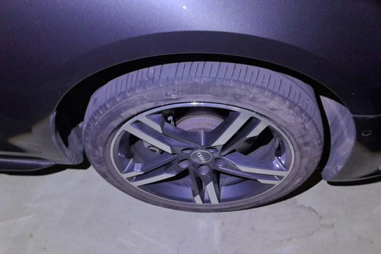 Used Audi A4L 2022 40 TFSI Luxury Dynamic Model Right Front Wheel Hub