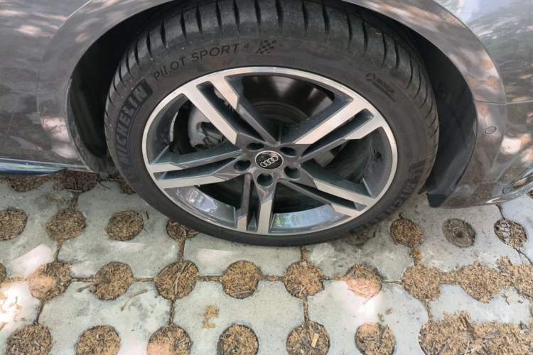 Used Audi A4L 2022 40 TFSI Luxury Dynamic Model Right Front Wheel Hub