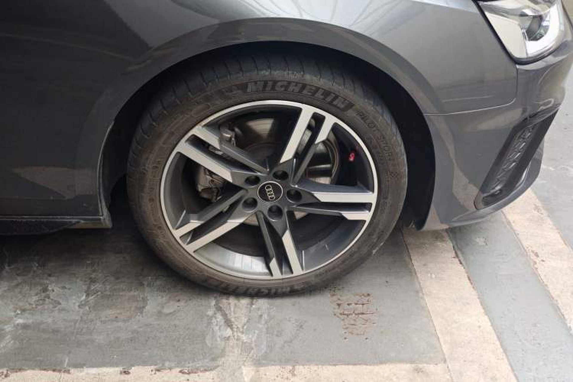 Used Audi A4L 2022 40 TFSI Luxury Dynamic Model Right Front Wheel Hub