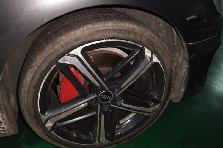 Used Audi A4L 2022 45 TFSI quattro Prestige Dynamic Edition Right Front Wheel Hub