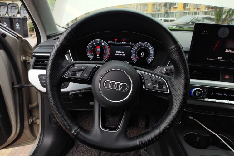 Used Audi A4L 2022 40 TFSI Luxury Dynamic Model Steering Wheel