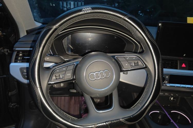 Used Audi A4L 2022 40 TFSI Luxury Dynamic Model Steering Wheel