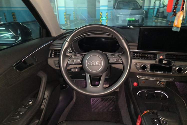Used Audi A4L 2022 40 TFSI Luxury Prestige Edition Steering Wheel