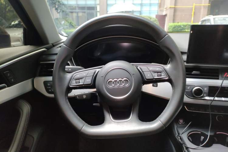 Used Audi A4L 2022 40 TFSI Luxury Dynamic Model Steering Wheel