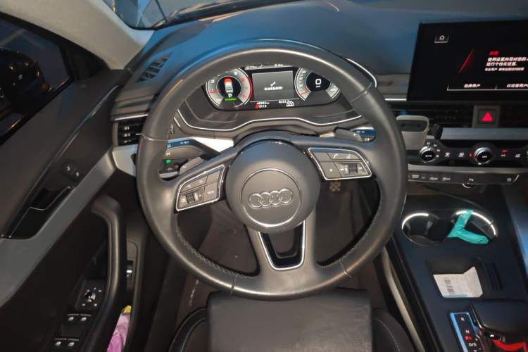 Used Audi A4L 2022 40 TFSI Fashion Dynamic Model Steering Wheel