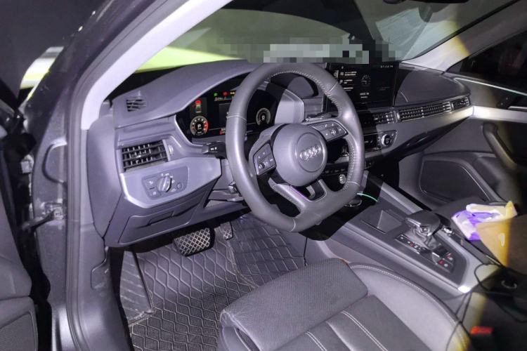 Used Audi A4L 2022 40 TFSI Luxury Dynamic Model Steering Wheel