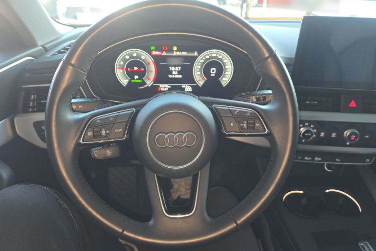 Used Audi A4L 2022 40 TFSI Fashion Dynamic Model Steering Wheel