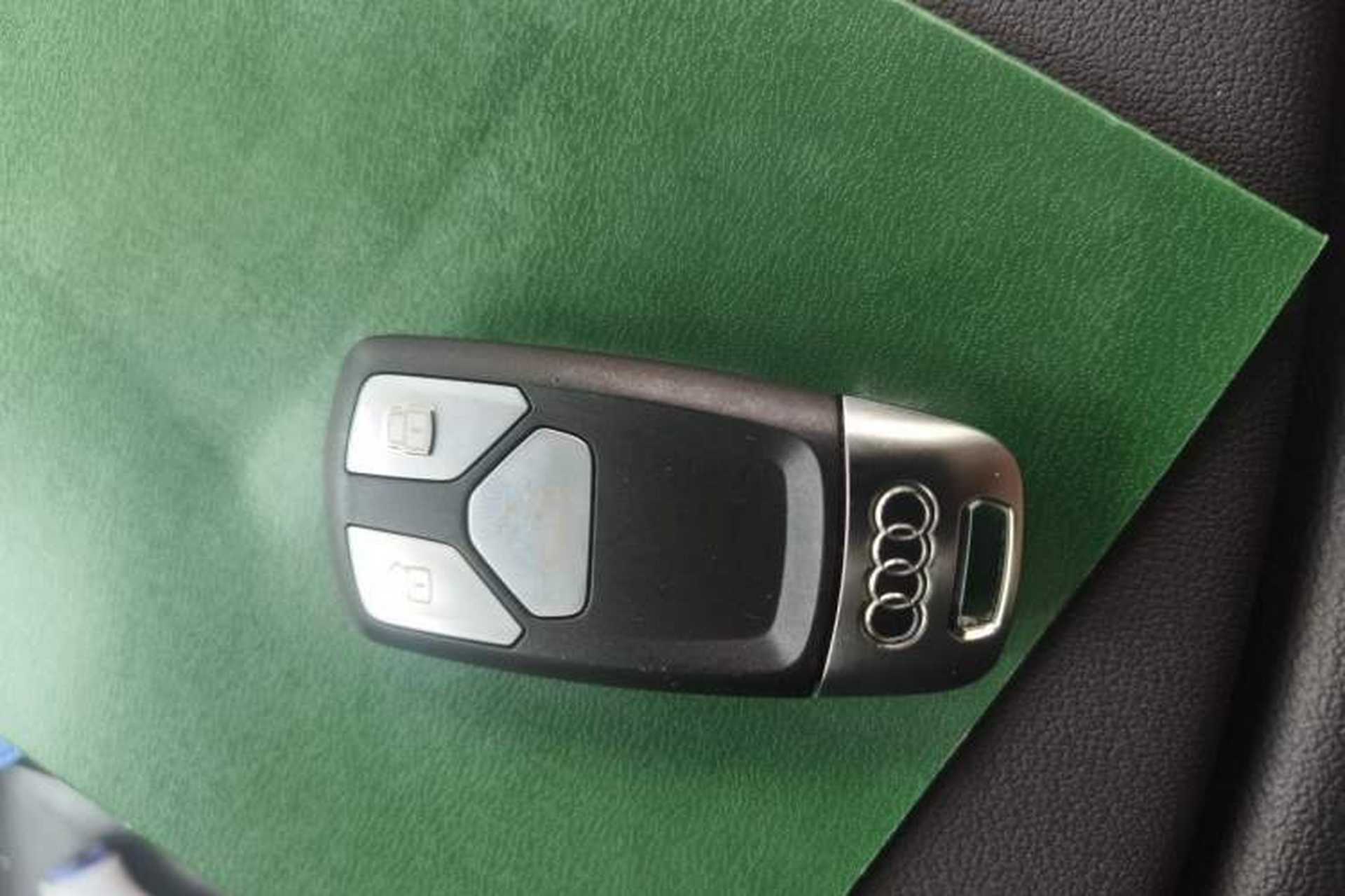 Used Audi A4L 2022 40 TFSI Luxury Dynamic Model Vehicle Key