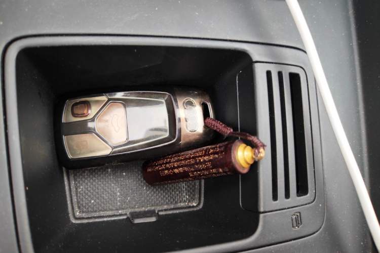 Used Audi A4L 2022 40 TFSI Luxury Dynamic Model Vehicle Key