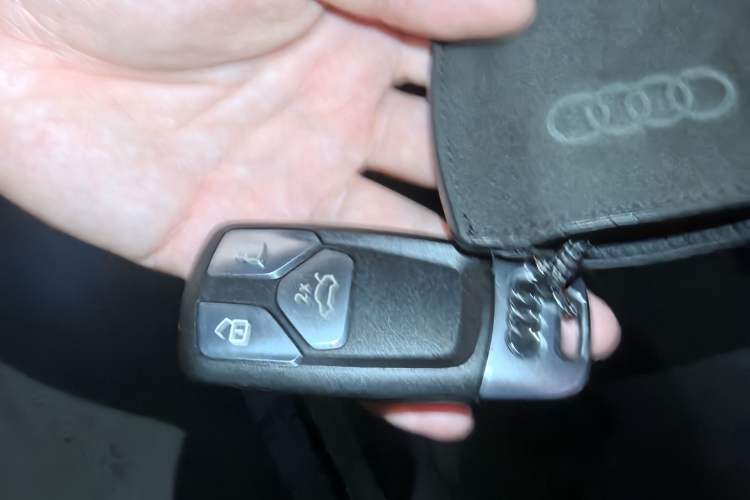 Used Audi A4L 2022 40 TFSI Luxury Dynamic Model Vehicle Key
