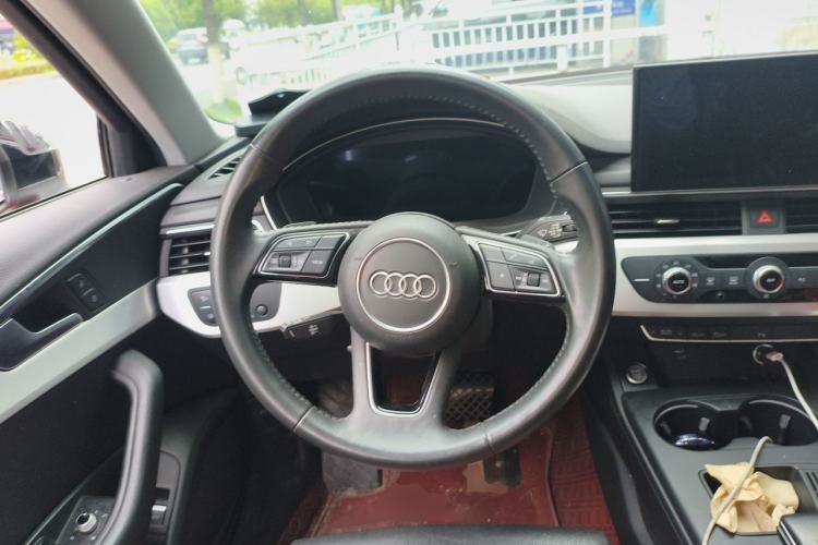 Used Audi A4L 2022 40 TFSI Fashion Dynamic Model Steering Wheel