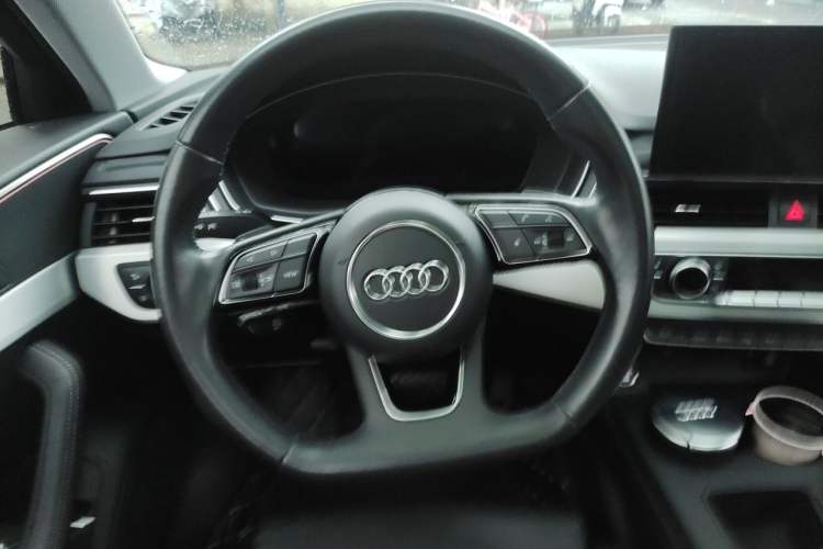 Used Audi A4L 2022 40 TFSI Luxury Dynamic Model Steering Wheel