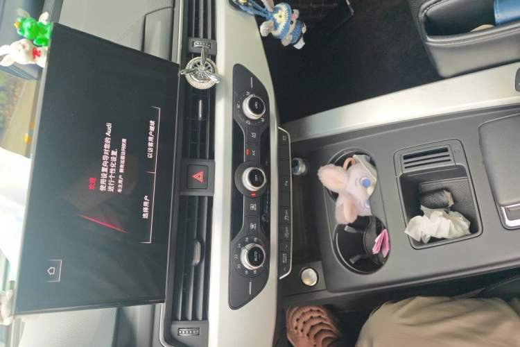Used Audi A4L 2022 40 TFSI Fashion Dynamic Model Audio And AC Panel