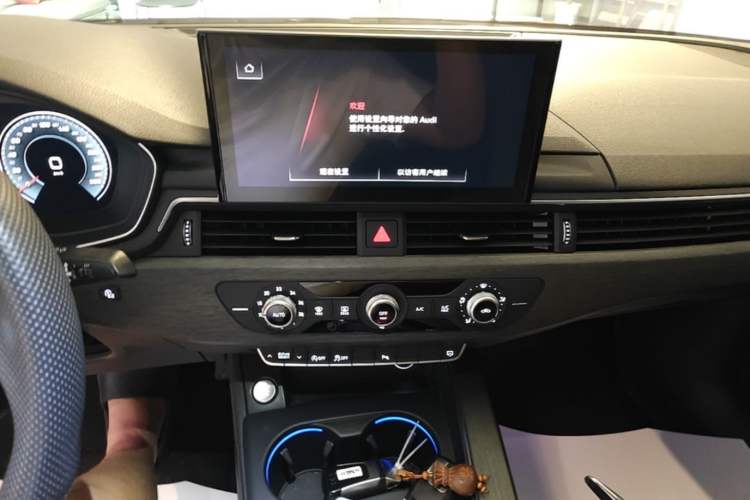Used Audi A4L 2022 40 TFSI Stylish and Elegant Edition Audio And AC Panel