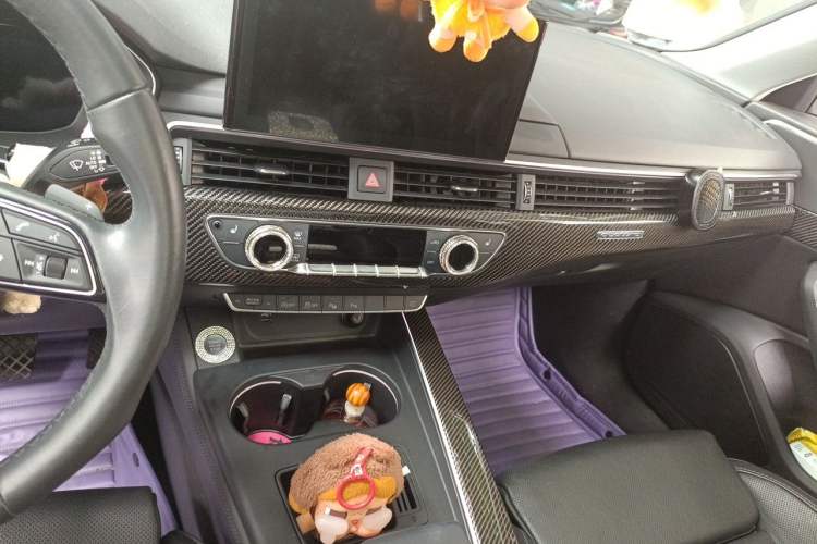 Used Audi A4L 2022 40 TFSI Luxury Dynamic Model Audio And AC Panel